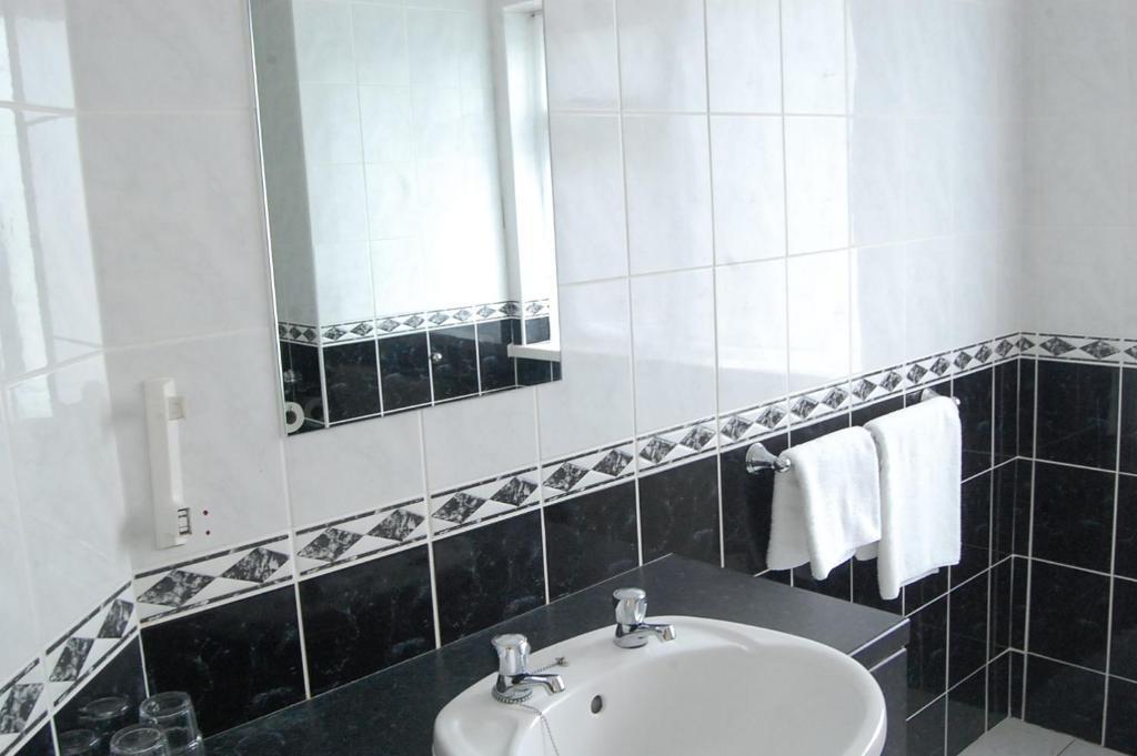 Grand Hotel Moate Habitación foto